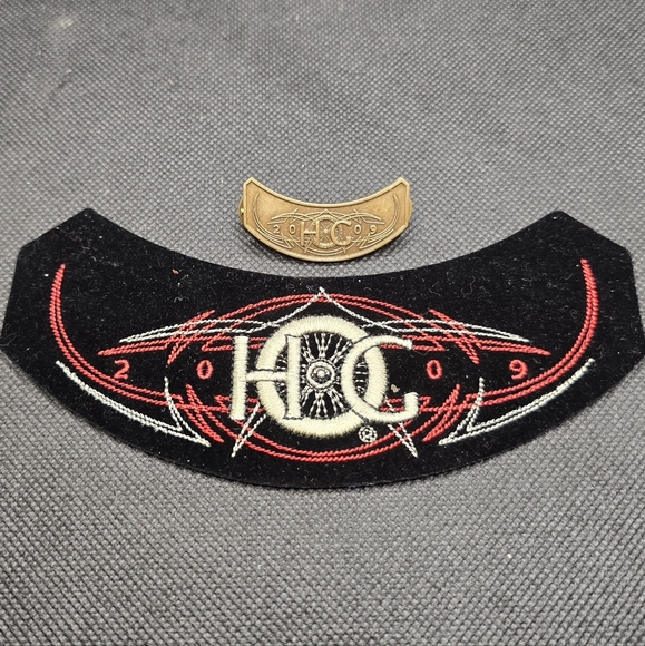 2009 Harley Davidson Owners Group HOG Rocker Patch Lapel Pin - Picture 1 of 5